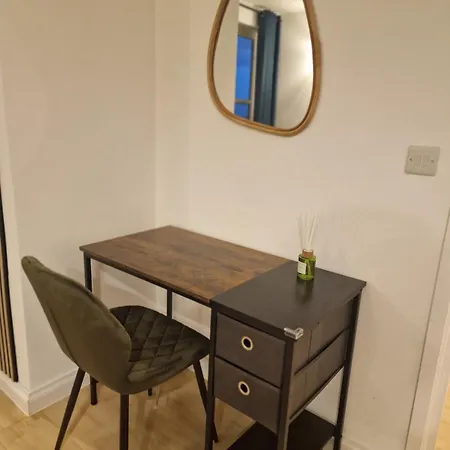 Modern 2 Bedroom 2 Bathroom Flat, Free Parking Лондон Экстерьер фото