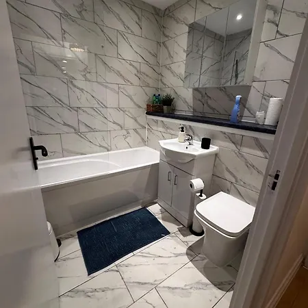Modern 2 Bedroom 2 Bathroom Flat, Free Parking Лондон Экстерьер фото