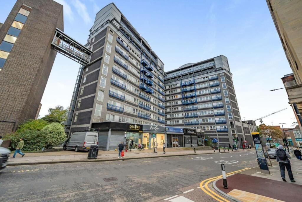 Modern 2 Bedroom 2 Bathroom Flat, Free Parking Appartement *