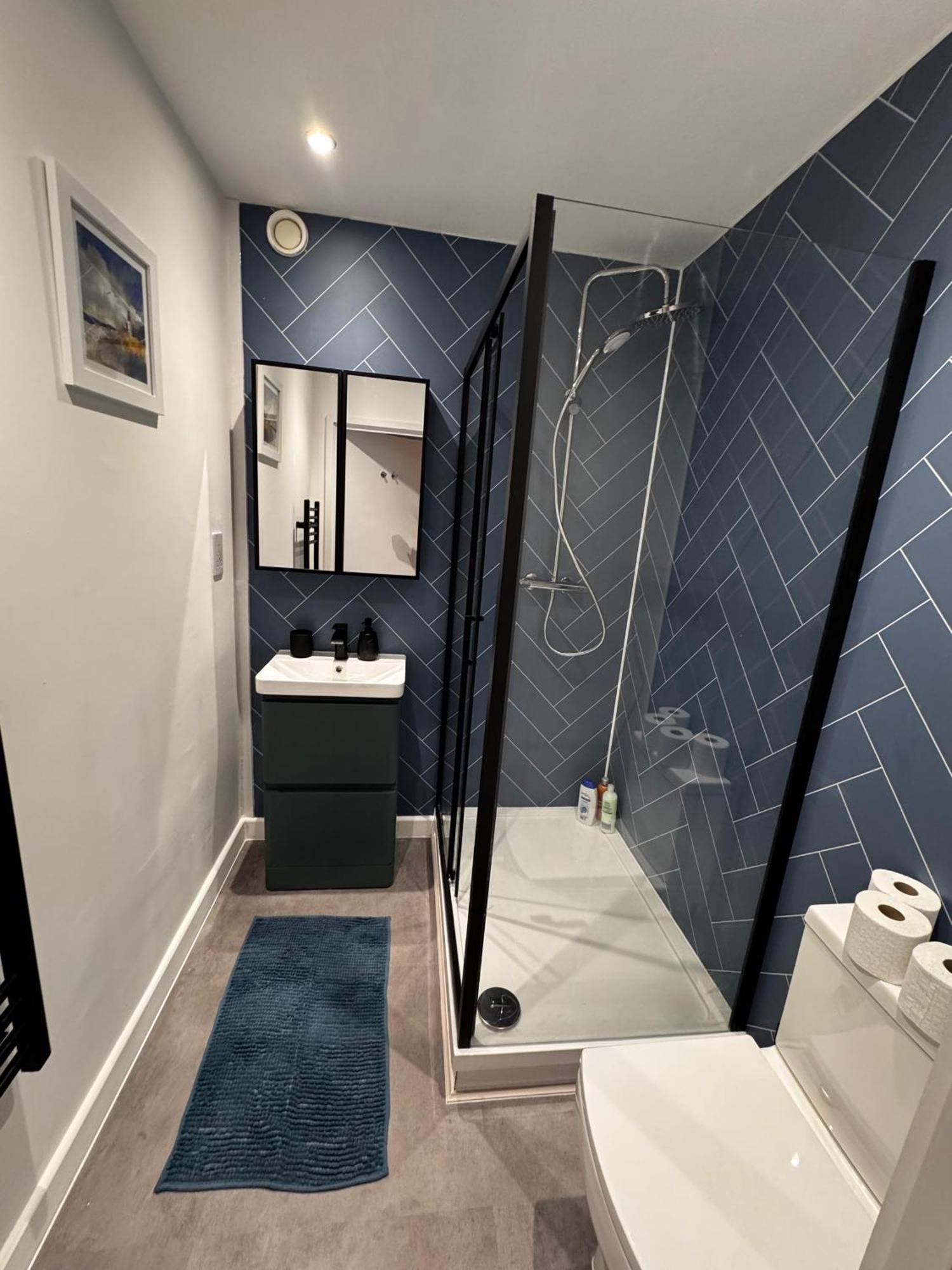 Modern 2 Bedroom 2 Bathroom Flat, Free Parking Appartement *
