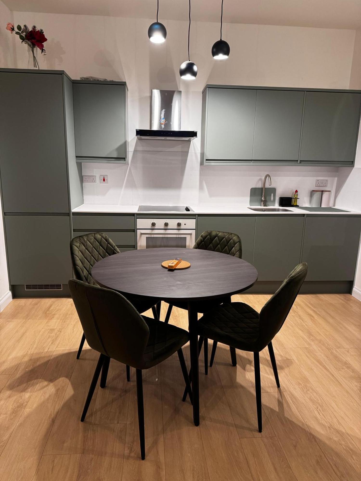 Modern 2 Bedroom 2 Bathroom Flat, Free Parking * Londres